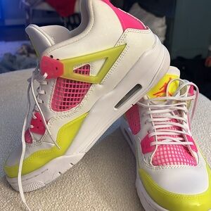 Air Jordan 4 Retro SE Lemon Venom in White Lemon Pink CV7808-100